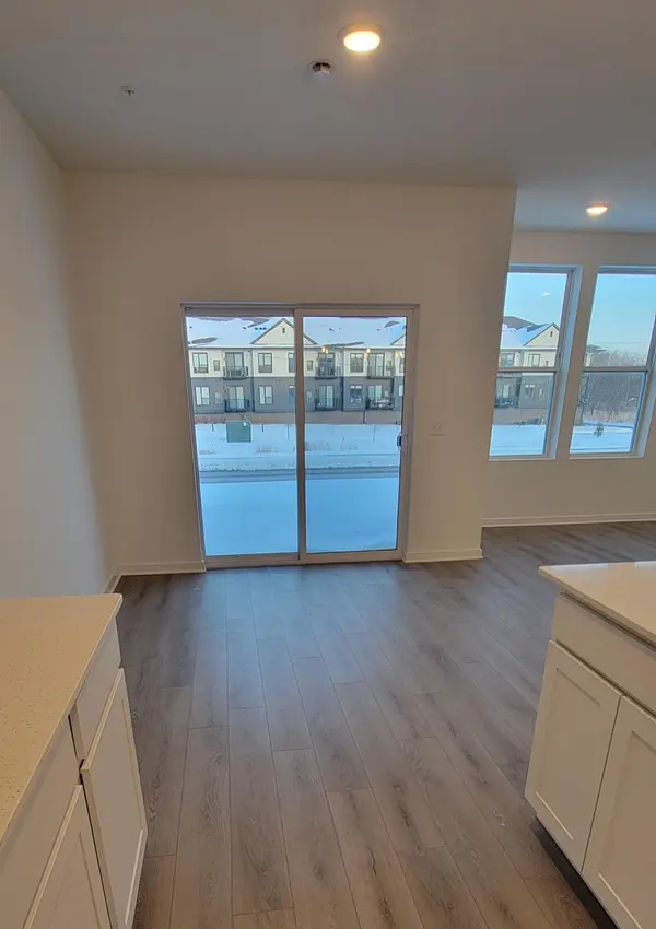 4789 AirLake DR, Woodbury, MN 55129