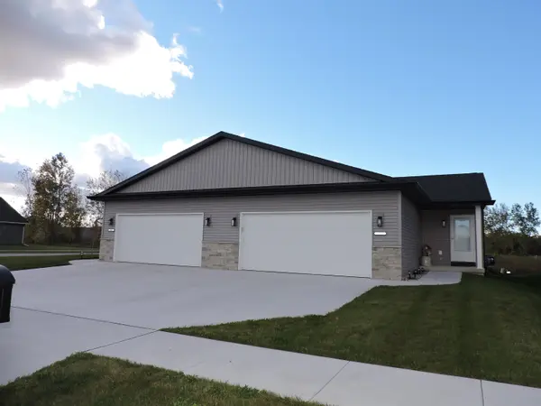 1803 FAIRLAWN CT, North Fond Du Lac, WI 54937