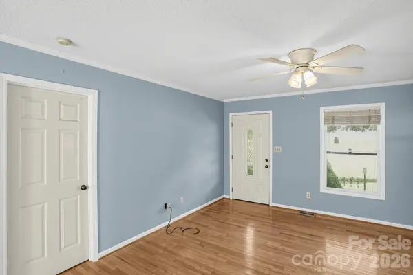 3033 26th Street LN, Hickory, NC 28601
