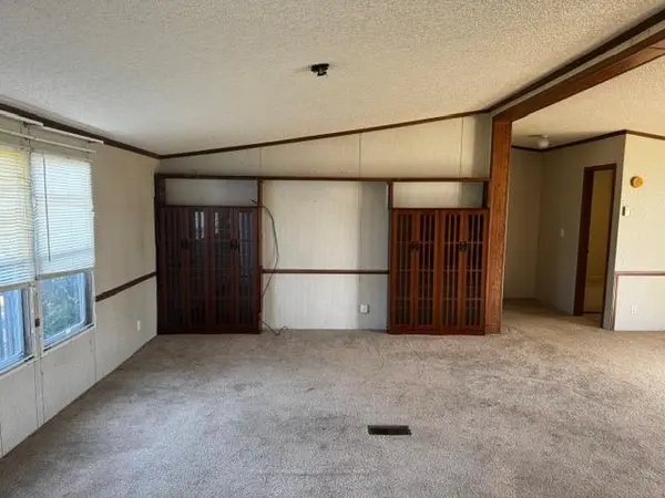 23067 Kiowa RD, Parsons, KS 67342