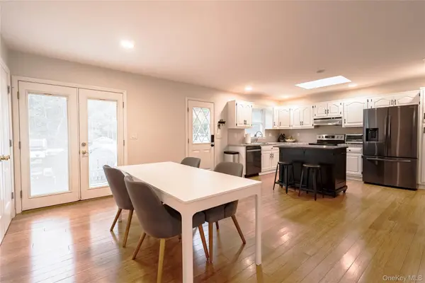 154 E Woodside AVE, Patchogue, NY 11772