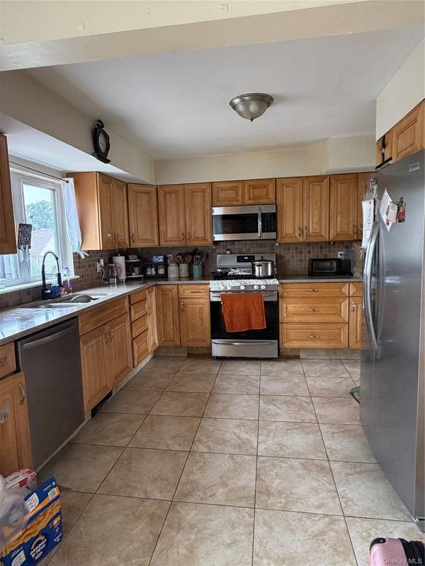 189 Elizabeth AVE, Oceanside, NY 11572