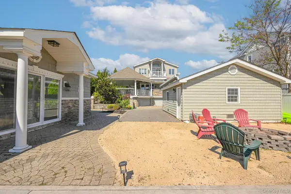 3664 Somerset DR, Seaford, NY 11783