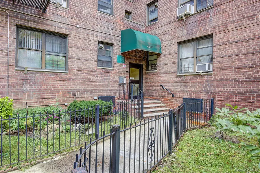 44-11 Macnish ST #4A, Elmhurst, NY 11373