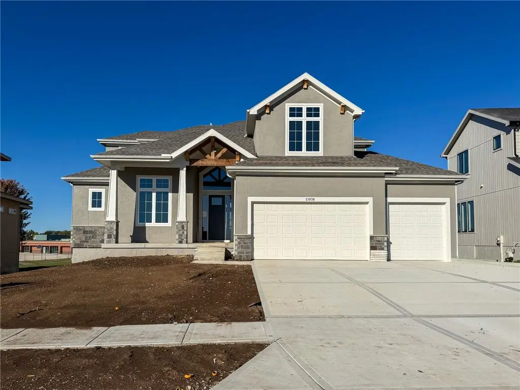 21938 W 99th TER, Lenexa, KS 66220