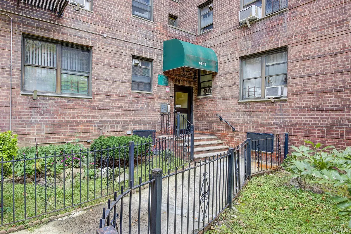 44-11 Macnish ST #4A, Elmhurst, NY 11373
