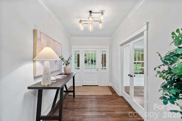 709 N Main ST, Davidson, NC 28036