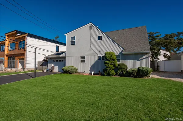 148 Kingfisher RD, Levittown, NY 11756