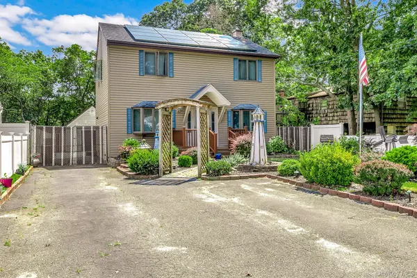 17 Victory AVE, Shirley, NY 11967