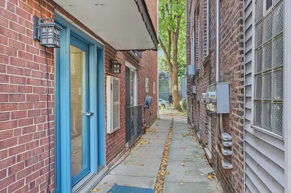 916 W Wolfram ST #1A, Chicago, IL 60657