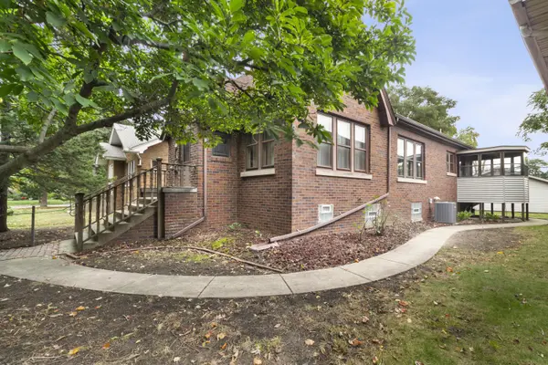 6833 Rosewood AVE, Hammond, IN 46324