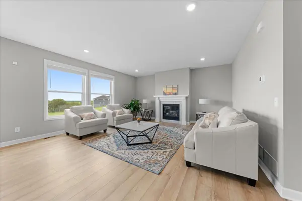 819 Spancil Hill VW, Woodbury, MN 55129