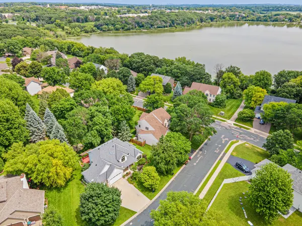 8441 W Lake DR, Chanhassen, MN 55317