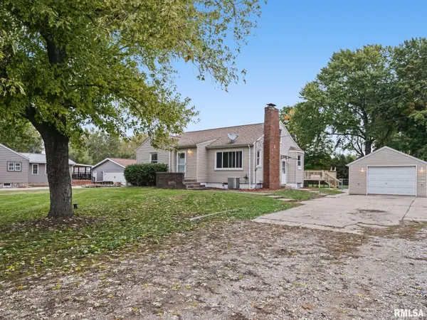 1010 SPRING BAY RD, East Peoria, IL 61611