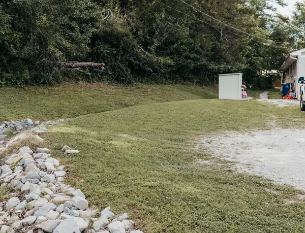 618 S High St, Waynesboro, TN 38485