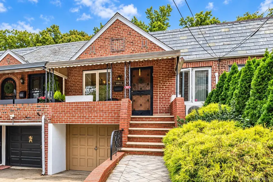 66-43 Alderton ST, Rego Park, NY 11374