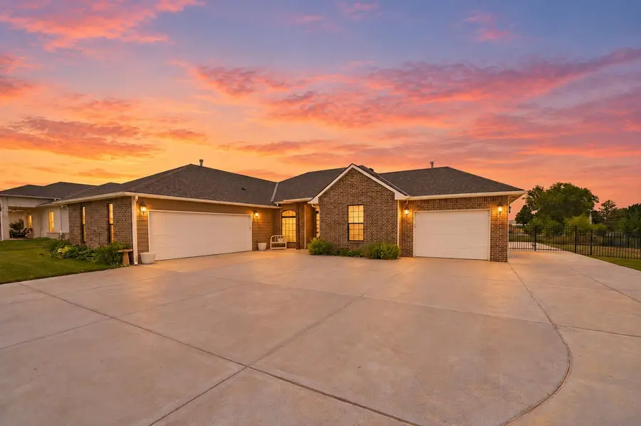 1509 E Elk Ridge, Goddard, KS 67052