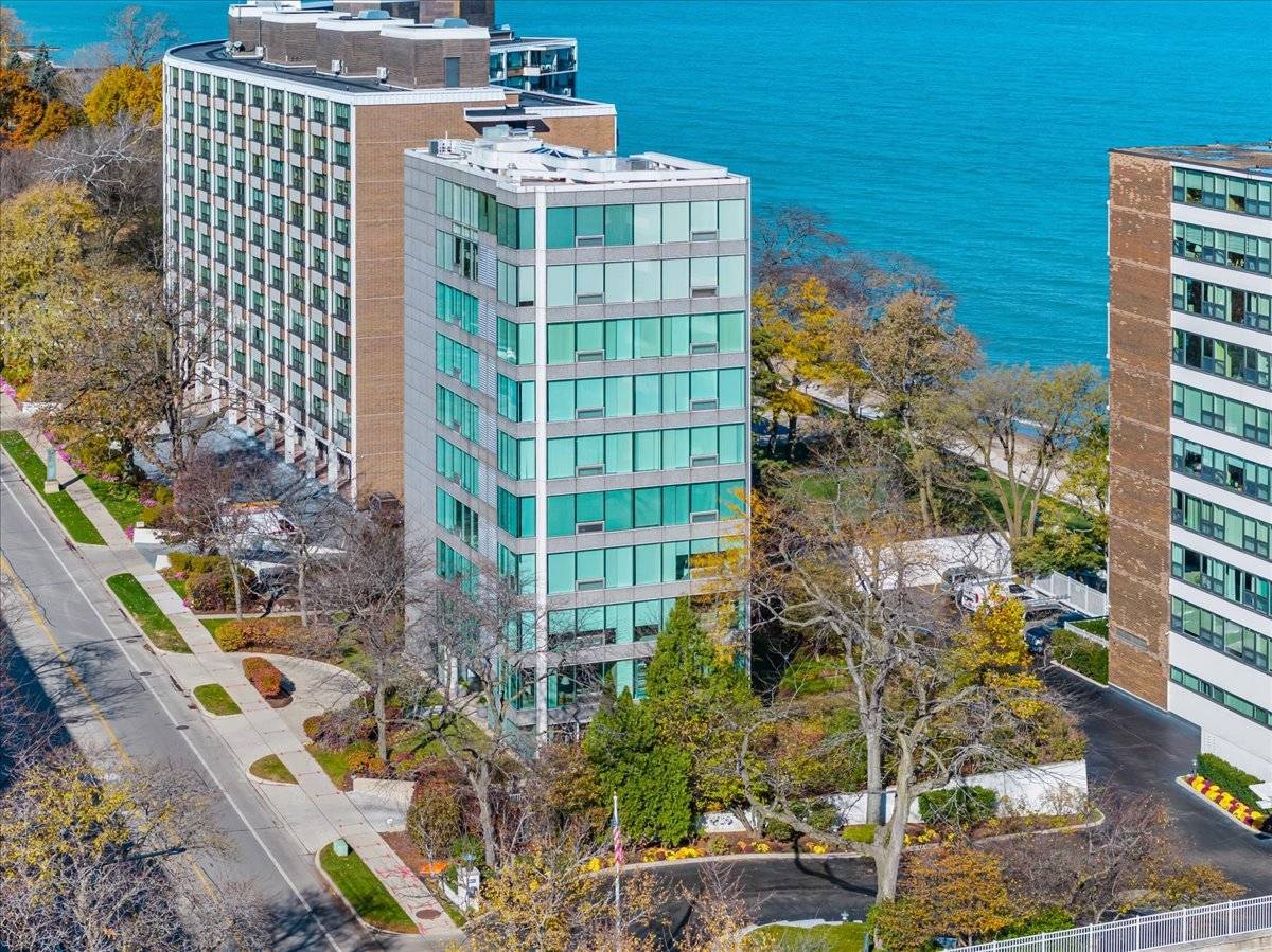 1618 SHERIDAN RD #PH, Wilmette, IL 60091