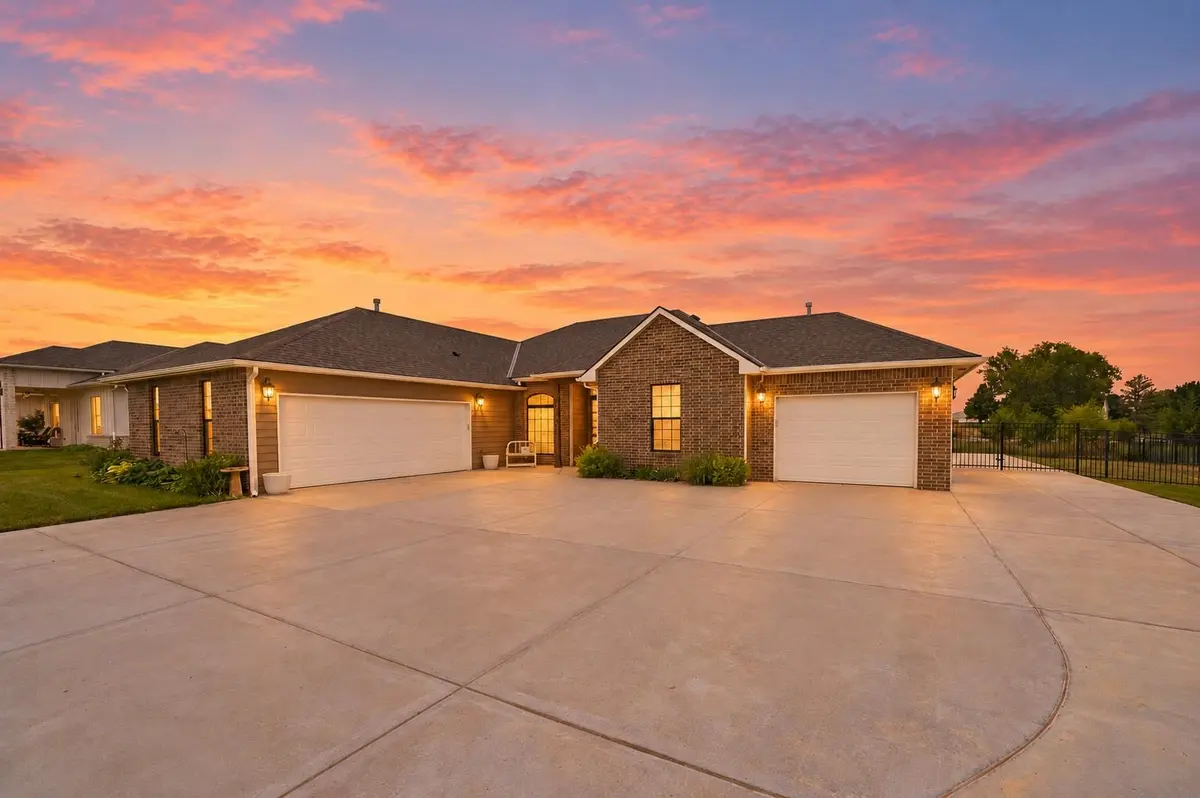 1509 E Elk Ridge, Goddard, KS 67052