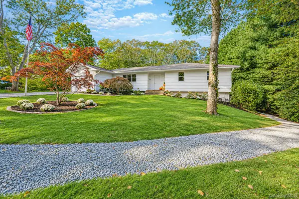 65 Oak DR, Calverton, NY 11933