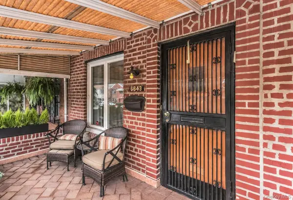 66-43 Alderton ST, Rego Park, NY 11374