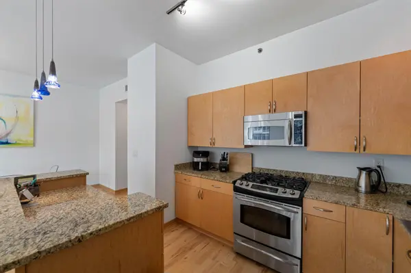 215 10th Ave S #405, Minneapolis, MN 55415