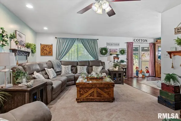 7 WASHINGTON CT, Edinburg, IL 62531
