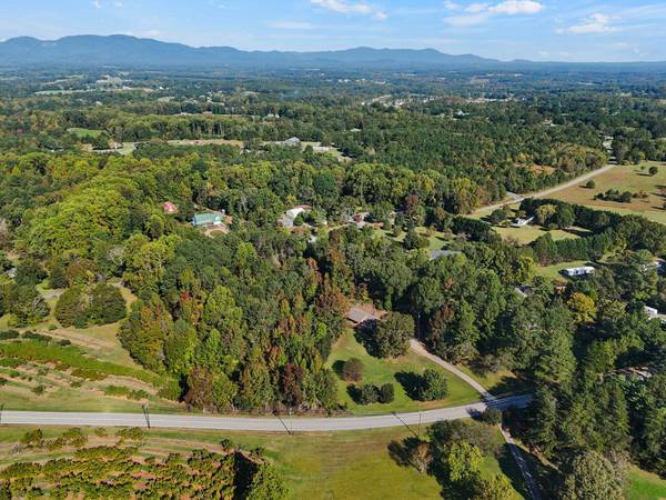 1 Honeysuckle RD, Campobello, SC 29322