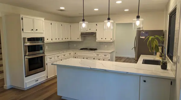 6206 Bend Of The River DR, Austin, TX 78746