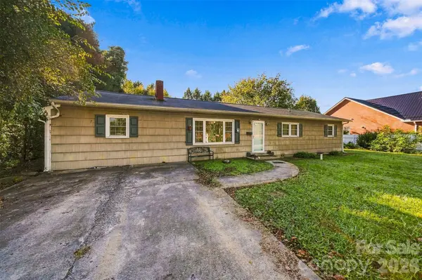 640 Diamondhead DR, Lenoir, NC 28645