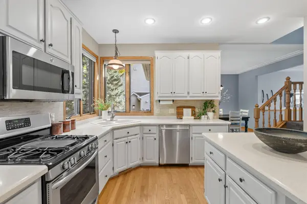 8441 W Lake DR, Chanhassen, MN 55317