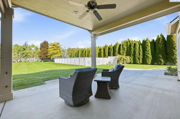 103512 Nicole Dr, Kennewick, WA 99338