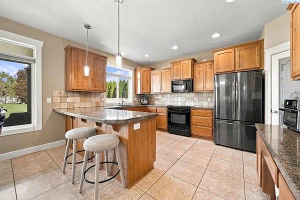 103512 Nicole Dr, Kennewick, WA 99338