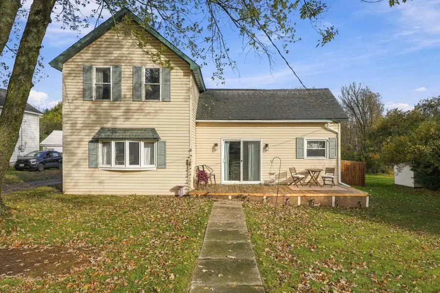 305 E MAIN ST, Fairchild, WI 54741