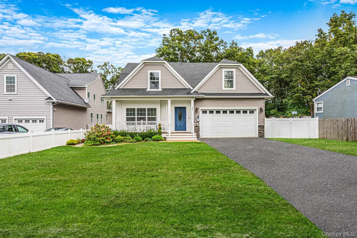 205 Kohr RD, Kings Park, NY 11754
