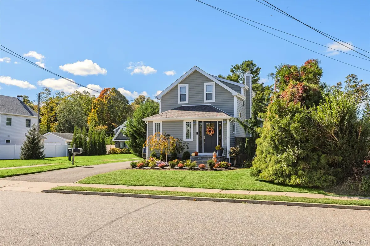 388 Lincoln AVE, Sayville, NY 11782