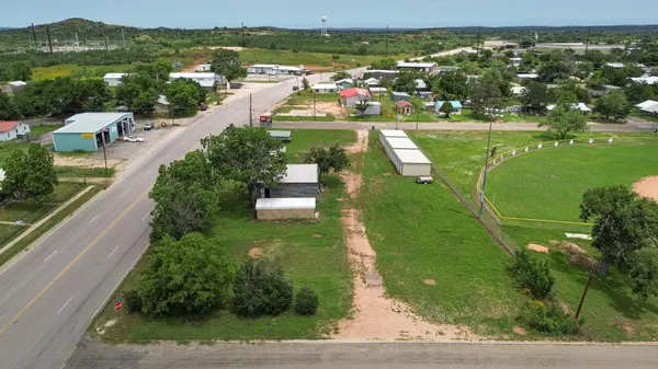 1106 Bessemer Ave, Llano, TX 78643