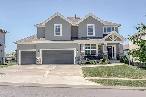 20435 W 107th PL, Olathe, KS 66061