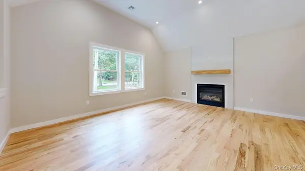 6 Scout TRL, Ridge, NY 11961