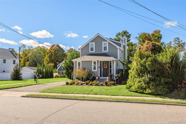 388 Lincoln AVE, Sayville, NY 11782