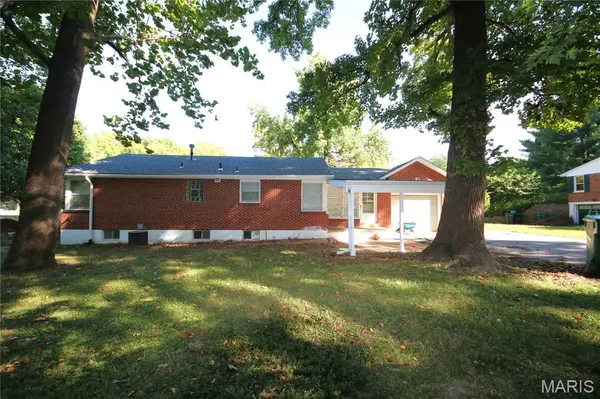 90 Green Acres RD, Bellefontaine Nghbrs, MO 63137
