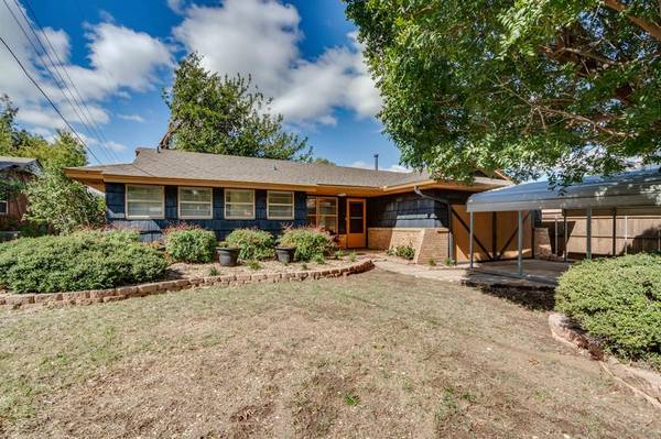 1102 Yuhoma DR, Yukon, OK 73099