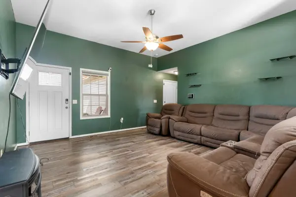 300 Towne LOOP, Marshfield, MO 65706