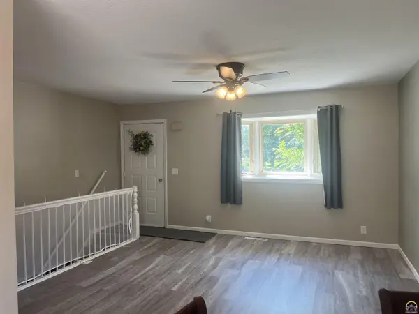2008 Maplecrest Dr, Emporia, KS 66801