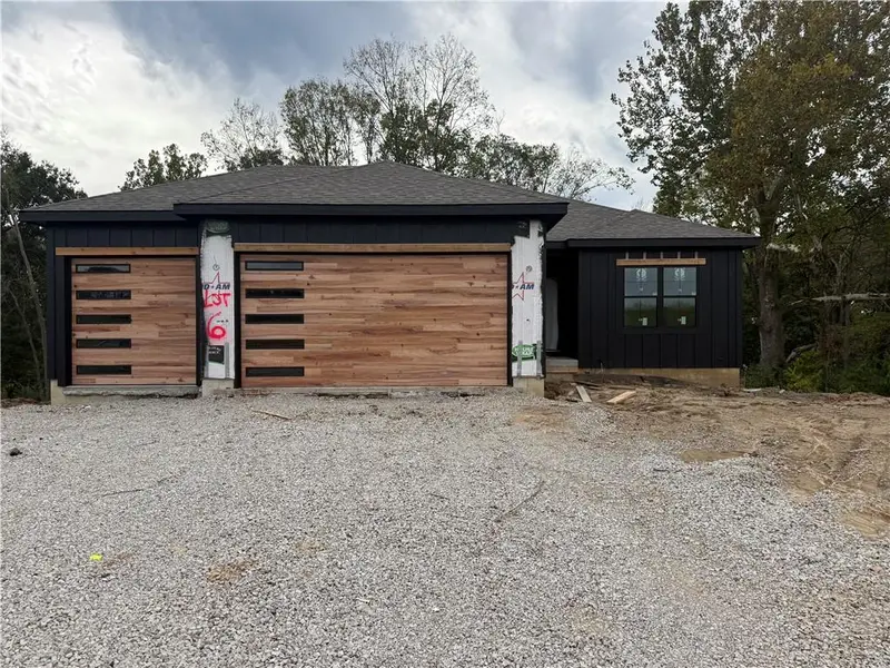 521 Arbor LN, Liberty, MO 64068