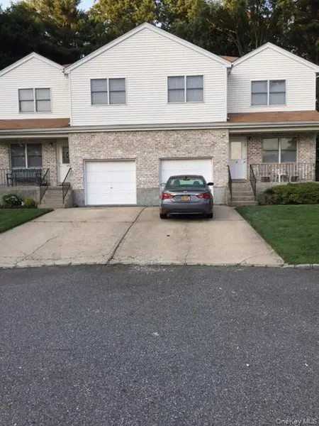 18 Dalex CT, Glen Cove, NY 11542