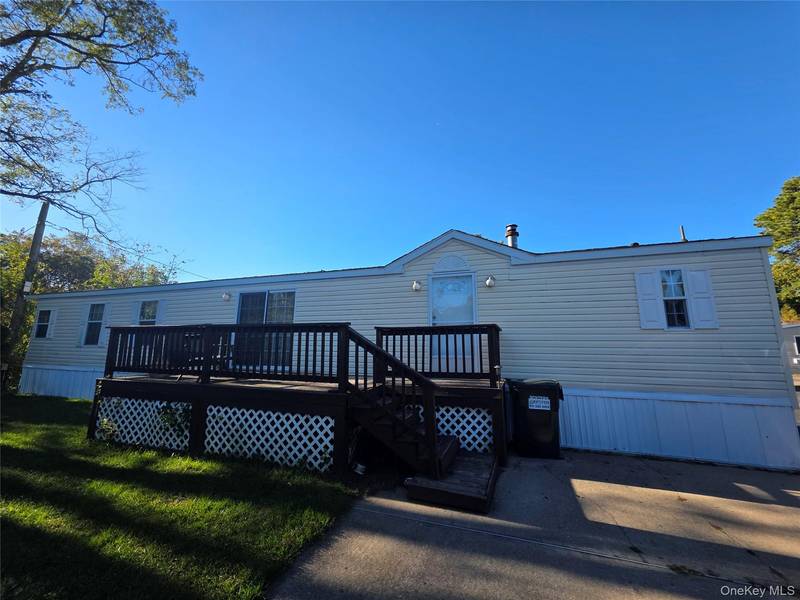 37 Hubbard AVE #12, Riverhead, NY 11901