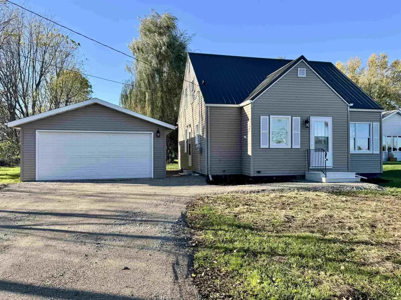 N11031 STATE ROAD 22, Clintonville, WI 54929