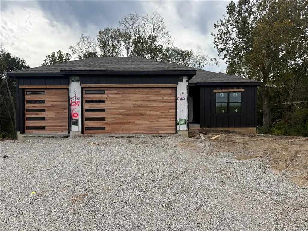 521 Arbor LN, Liberty, MO 64068