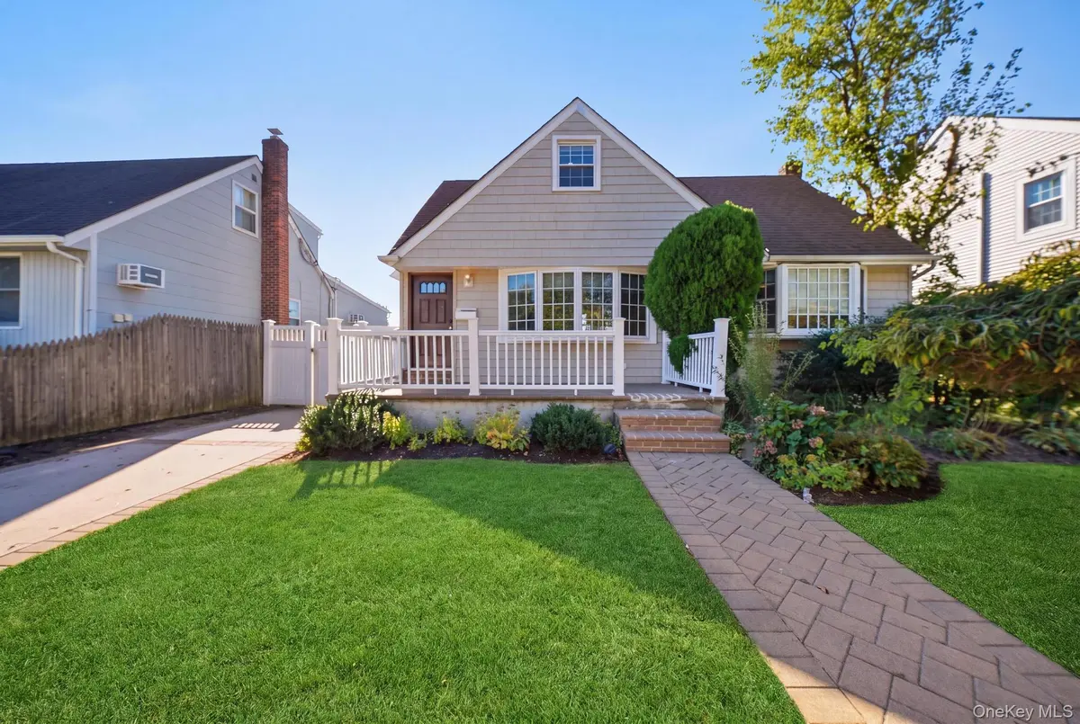 558 W Market ST, Long Beach, NY 11561